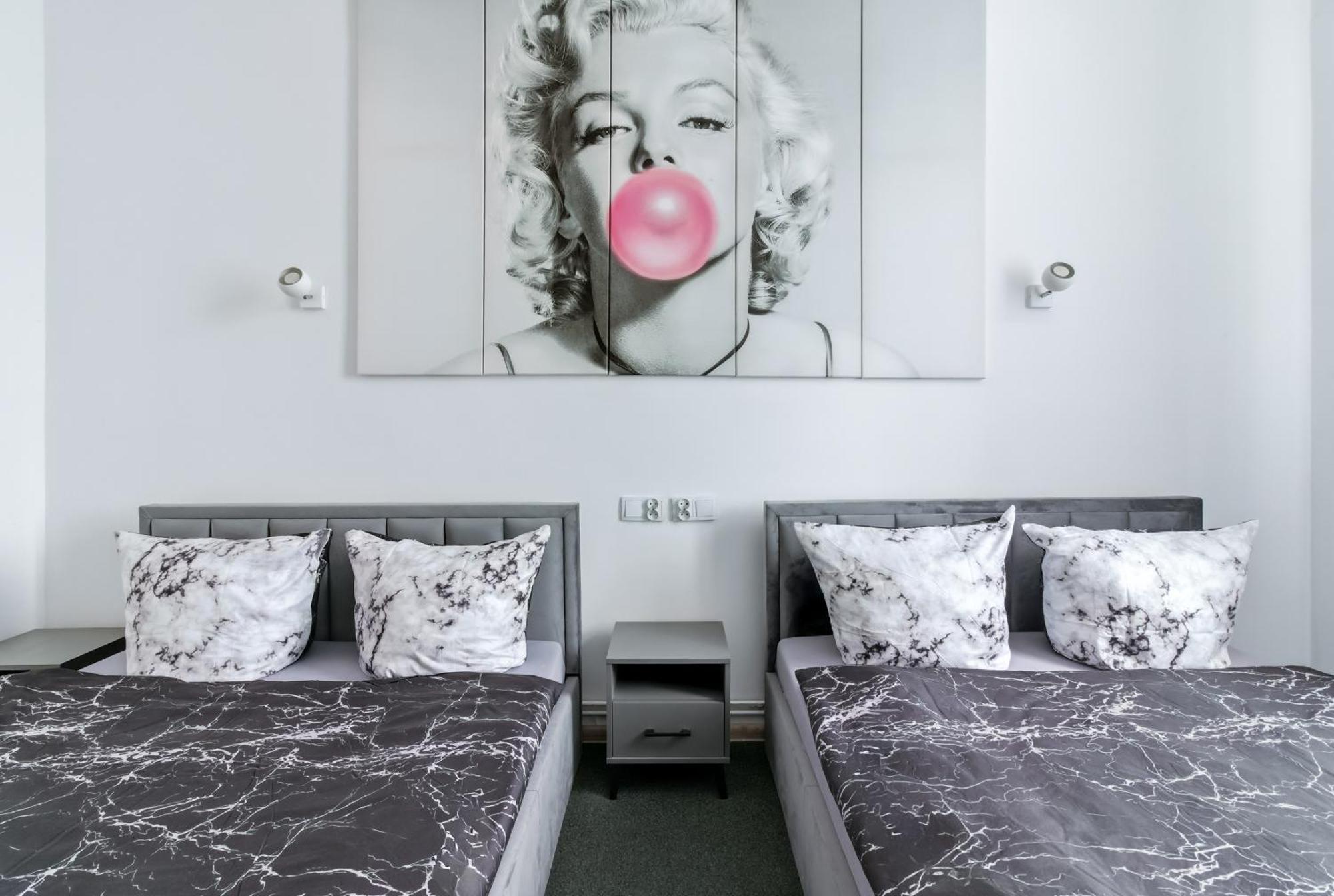 Queen Apartments — Photos 3