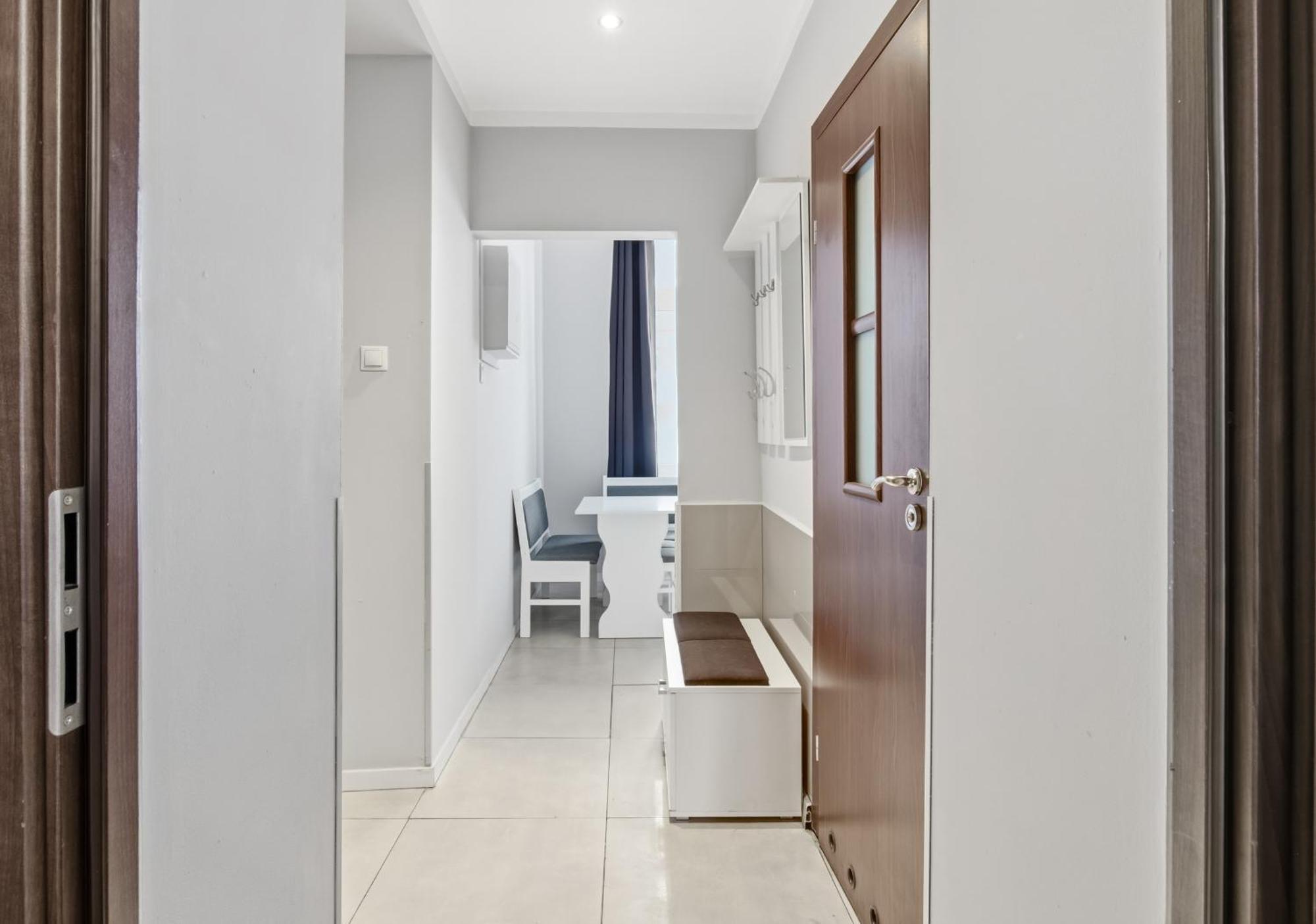 Queen Apartments — Photos 1